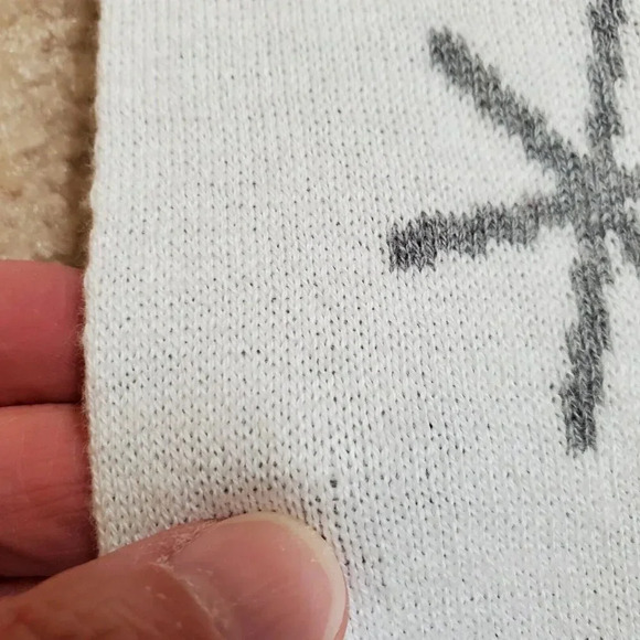 Winter Knit Scarf Gray White Snowflake Pattern Pom Pom Ends Cotton Reversible - Picture 4 of 14